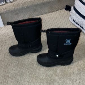 Kamik snow boots boys size 6.